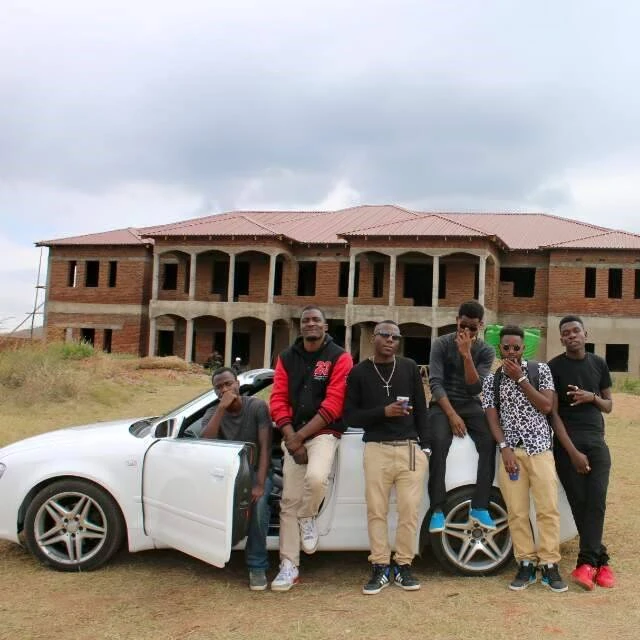 Cyen 2Five - Man Of The Year (Remix) ft Barry One, King Hyphen and Kelvin Sings